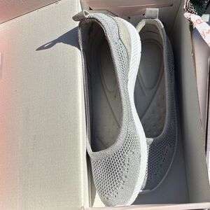 Easy Spirit Light Gray Knit Flats